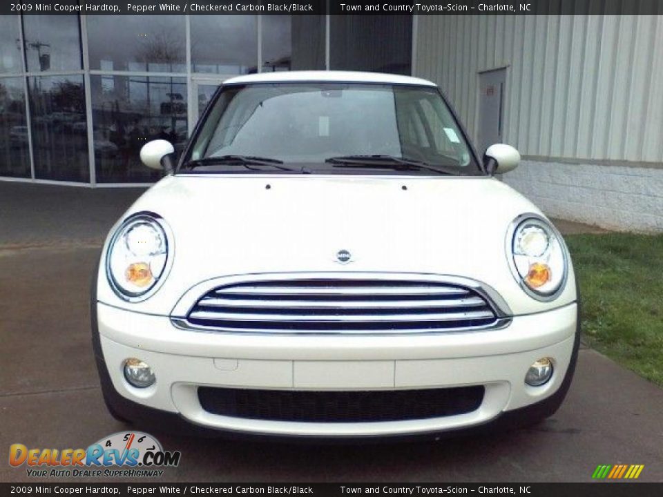 2009 Mini Cooper Hardtop Pepper White / Checkered Carbon Black/Black Photo #2