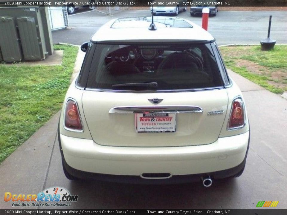 2009 Mini Cooper Hardtop Pepper White / Checkered Carbon Black/Black Photo #4