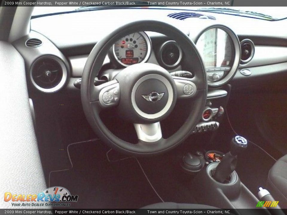 2009 Mini Cooper Hardtop Pepper White / Checkered Carbon Black/Black Photo #5