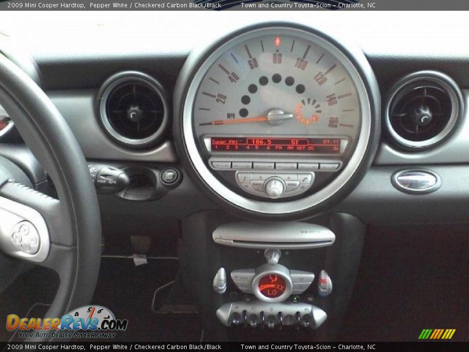 2009 Mini Cooper Hardtop Pepper White / Checkered Carbon Black/Black Photo #8