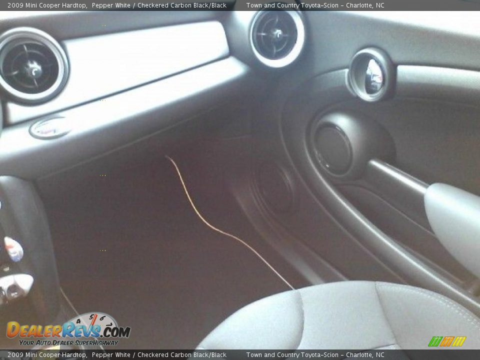 2009 Mini Cooper Hardtop Pepper White / Checkered Carbon Black/Black Photo #11