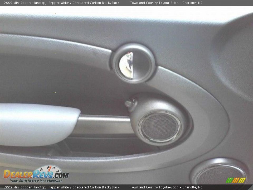 2009 Mini Cooper Hardtop Pepper White / Checkered Carbon Black/Black Photo #12