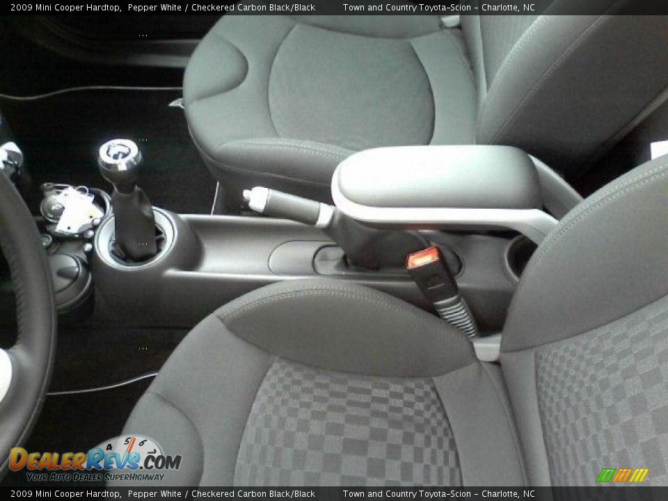 2009 Mini Cooper Hardtop Pepper White / Checkered Carbon Black/Black Photo #13