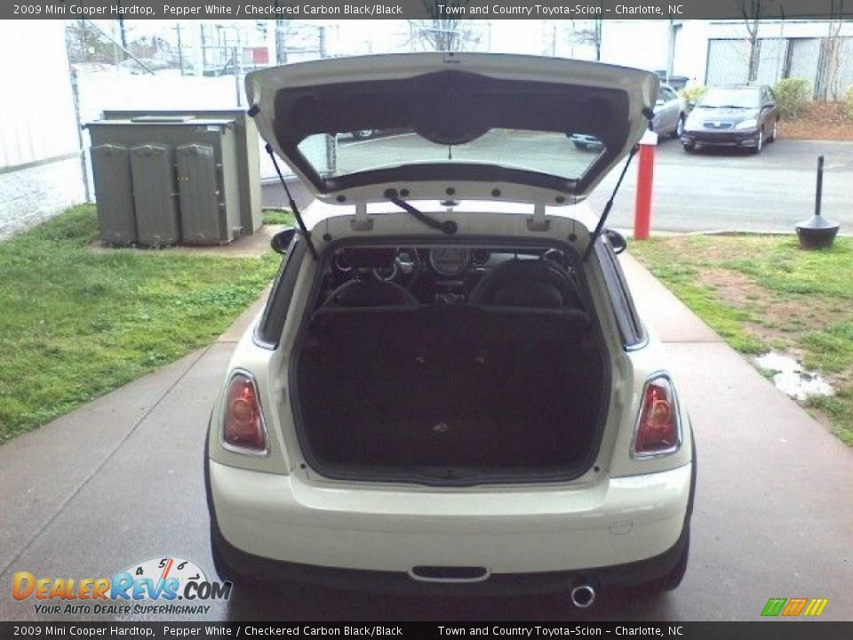 2009 Mini Cooper Hardtop Pepper White / Checkered Carbon Black/Black Photo #15