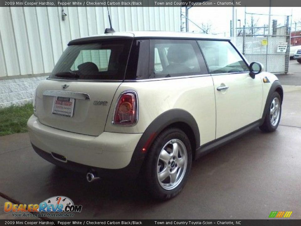 2009 Mini Cooper Hardtop Pepper White / Checkered Carbon Black/Black Photo #16