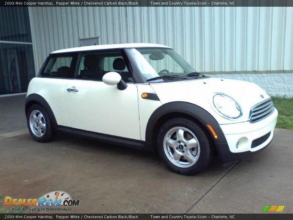 2009 Mini Cooper Hardtop Pepper White / Checkered Carbon Black/Black Photo #17