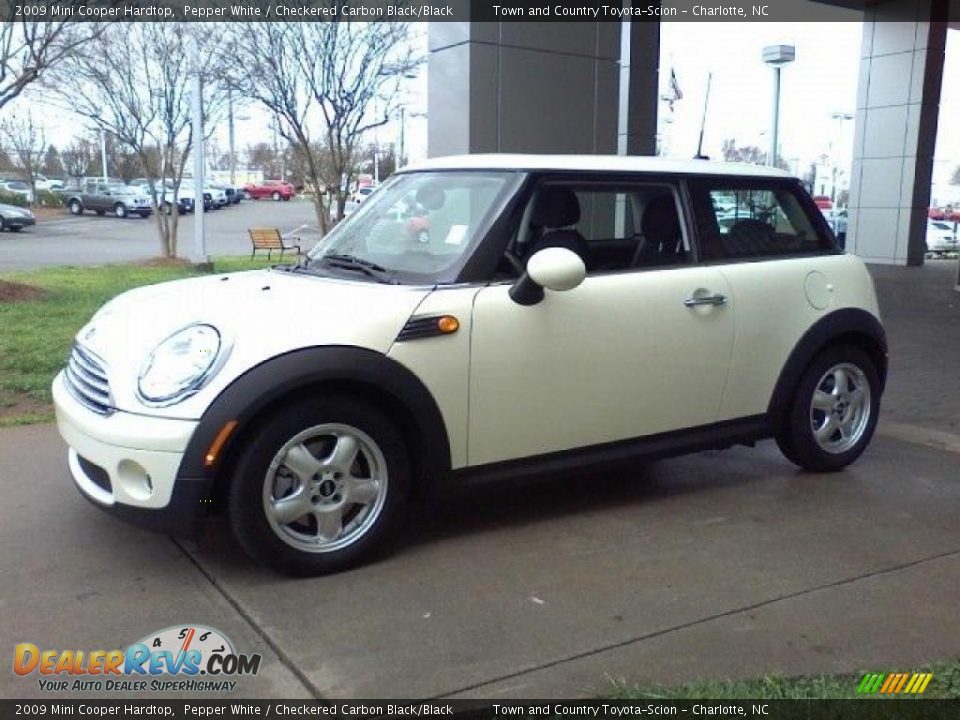 2009 Mini Cooper Hardtop Pepper White / Checkered Carbon Black/Black Photo #18