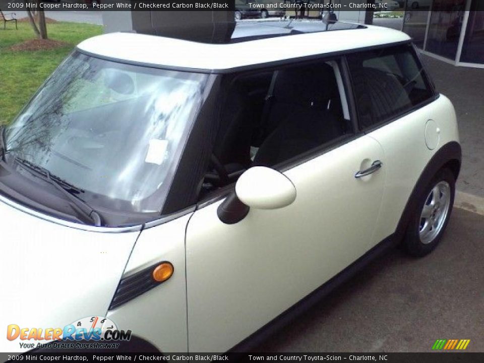 2009 Mini Cooper Hardtop Pepper White / Checkered Carbon Black/Black Photo #19