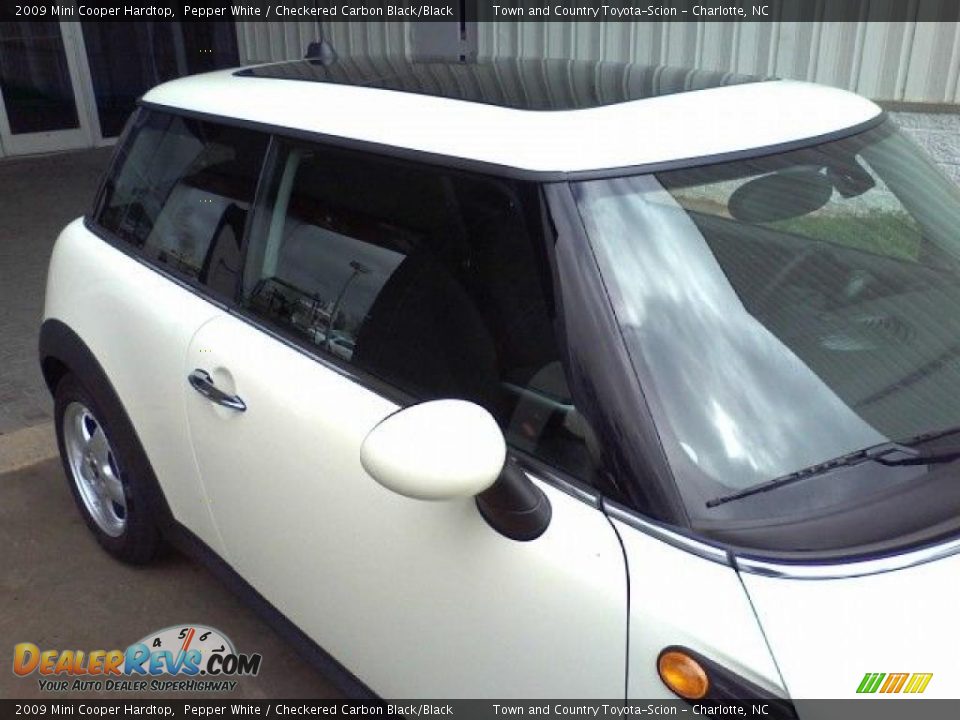 2009 Mini Cooper Hardtop Pepper White / Checkered Carbon Black/Black Photo #20