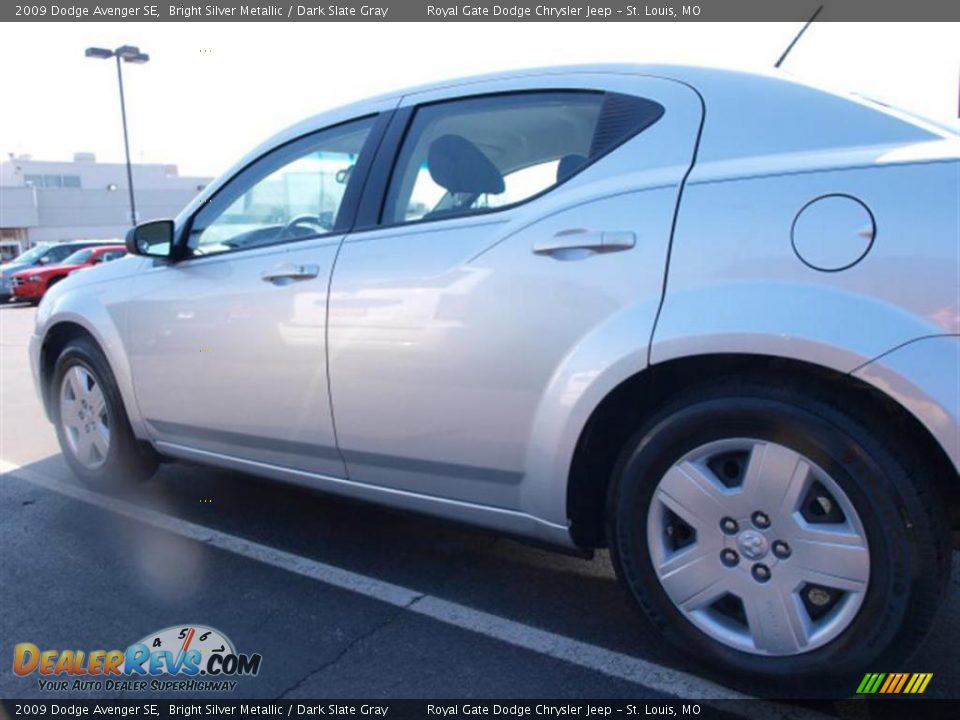 2009 Dodge Avenger SE Bright Silver Metallic / Dark Slate Gray Photo #4