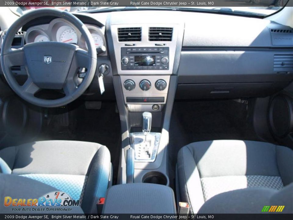 2009 Dodge Avenger SE Bright Silver Metallic / Dark Slate Gray Photo #10