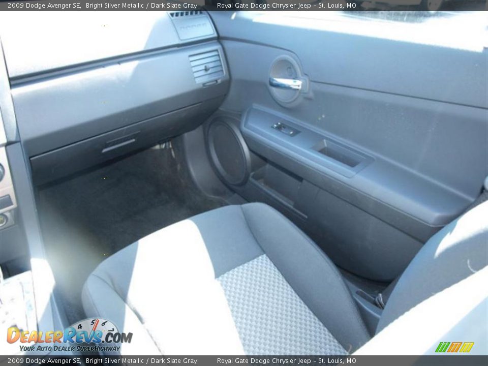 2009 Dodge Avenger SE Bright Silver Metallic / Dark Slate Gray Photo #13