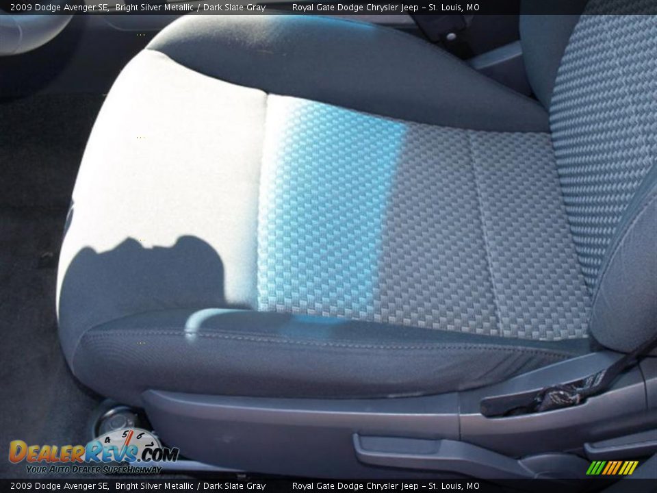 2009 Dodge Avenger SE Bright Silver Metallic / Dark Slate Gray Photo #16