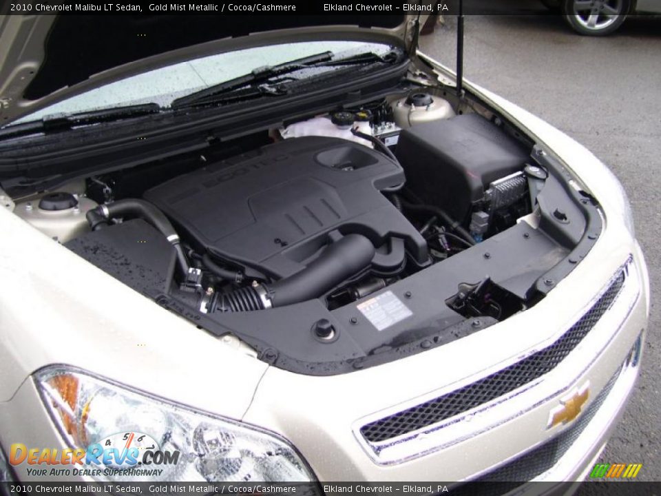 2010 Chevrolet Malibu LT Sedan Gold Mist Metallic / Cocoa/Cashmere Photo #11