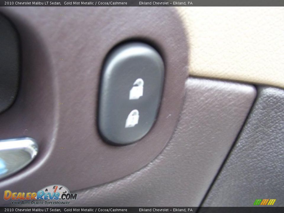 2010 Chevrolet Malibu LT Sedan Gold Mist Metallic / Cocoa/Cashmere Photo #25