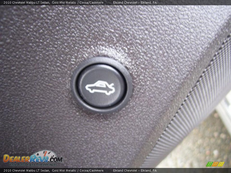 2010 Chevrolet Malibu LT Sedan Gold Mist Metallic / Cocoa/Cashmere Photo #26