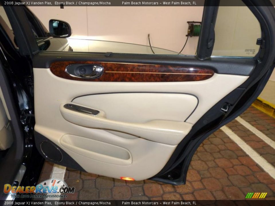 2008 Jaguar XJ Vanden Plas Ebony Black / Champagne/Mocha Photo #24