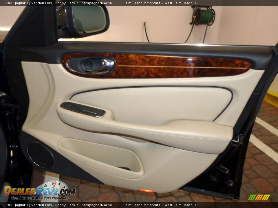 2008 Jaguar XJ Vanden Plas Ebony Black / Champagne/Mocha Photo #27
