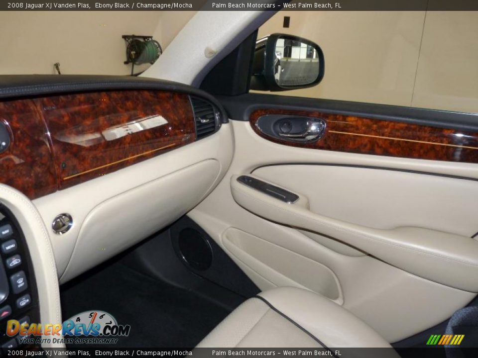 2008 Jaguar XJ Vanden Plas Ebony Black / Champagne/Mocha Photo #32