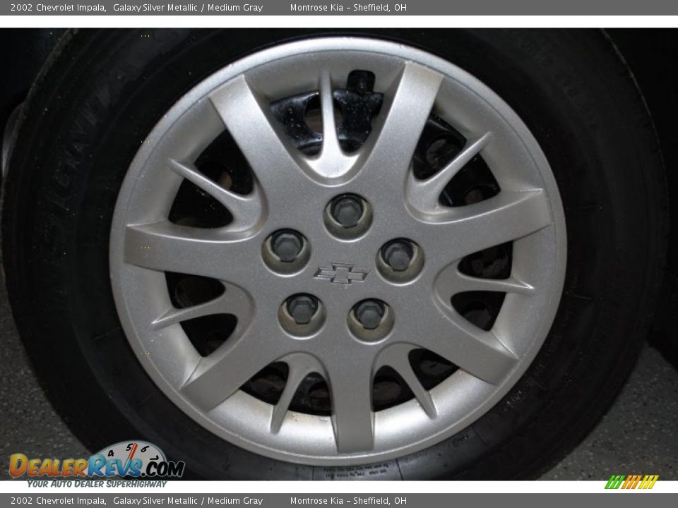 2002 Chevrolet Impala Galaxy Silver Metallic / Medium Gray Photo #33
