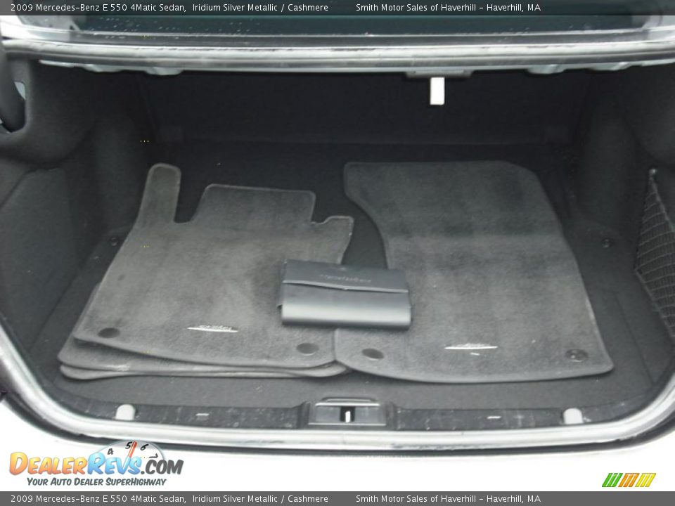 2009 Mercedes-Benz E 550 4Matic Sedan Iridium Silver Metallic / Cashmere Photo #18