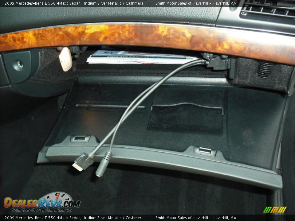 2009 Mercedes-Benz E 550 4Matic Sedan Iridium Silver Metallic / Cashmere Photo #24