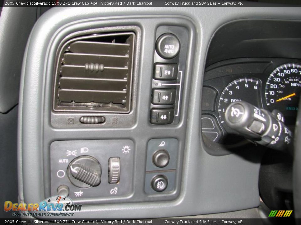 2005 Chevrolet Silverado 1500 Z71 Crew Cab 4x4 Victory Red / Dark Charcoal Photo #12
