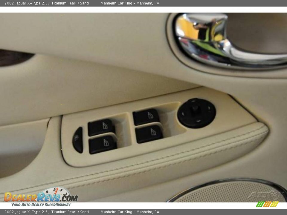 2002 Jaguar X-Type 2.5 Titanium Pearl / Sand Photo #12
