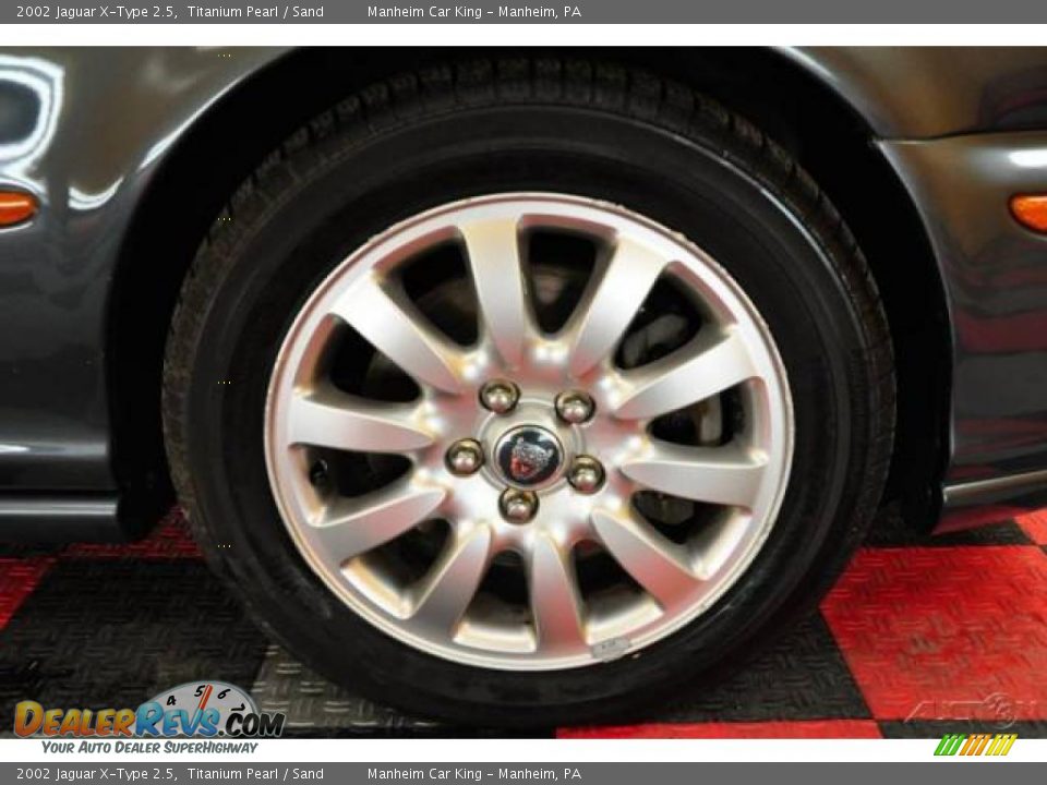 2002 Jaguar X-Type 2.5 Titanium Pearl / Sand Photo #17