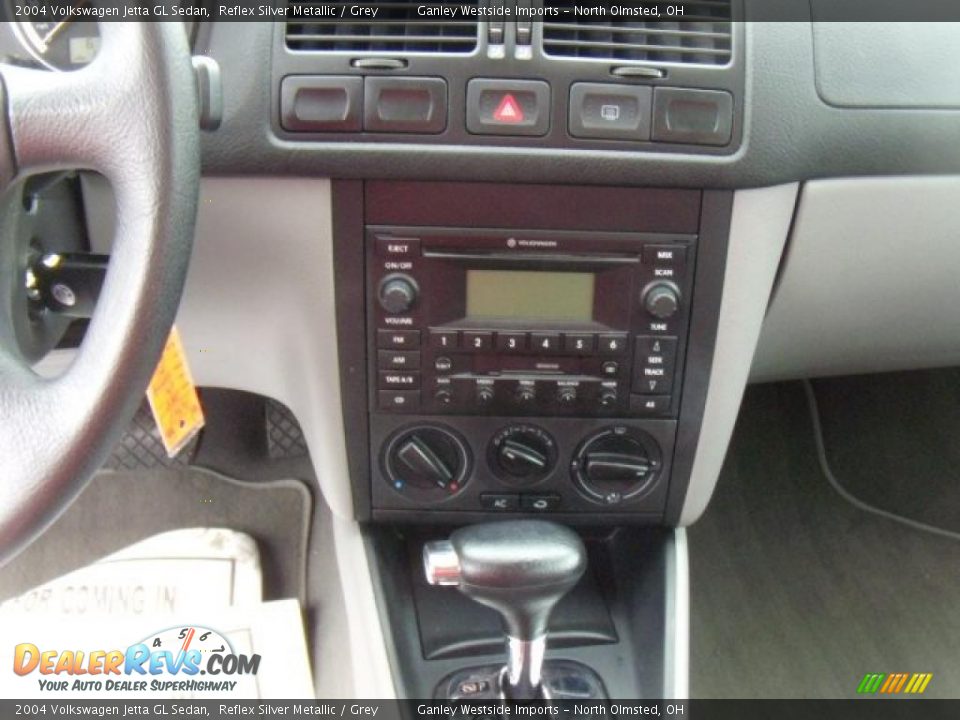2004 Volkswagen Jetta GL Sedan Reflex Silver Metallic / Grey Photo #17