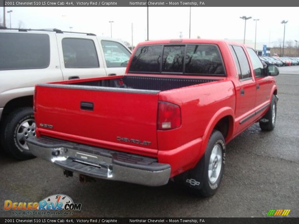 2001 Chevrolet S10 LS Crew Cab 4x4 Victory Red / Graphite Photo #2