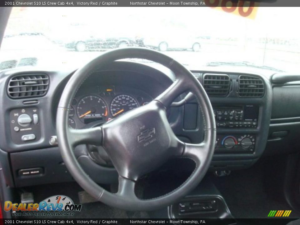 2001 Chevrolet S10 LS Crew Cab 4x4 Victory Red / Graphite Photo #8