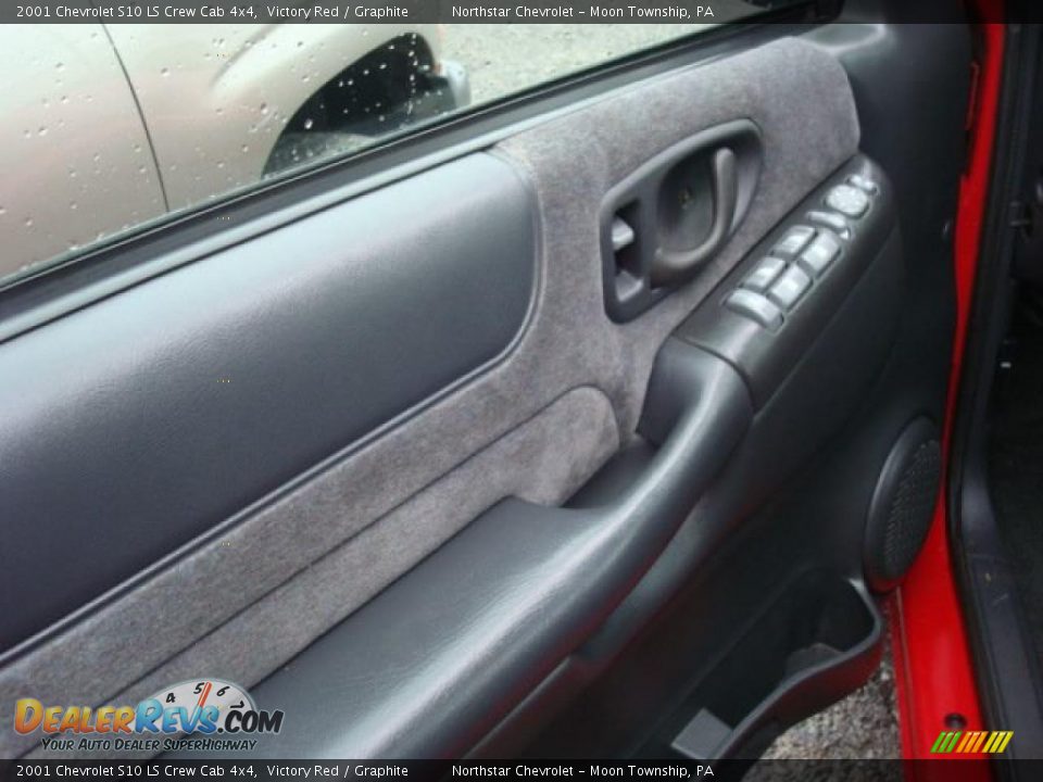 2001 Chevrolet S10 LS Crew Cab 4x4 Victory Red / Graphite Photo #9