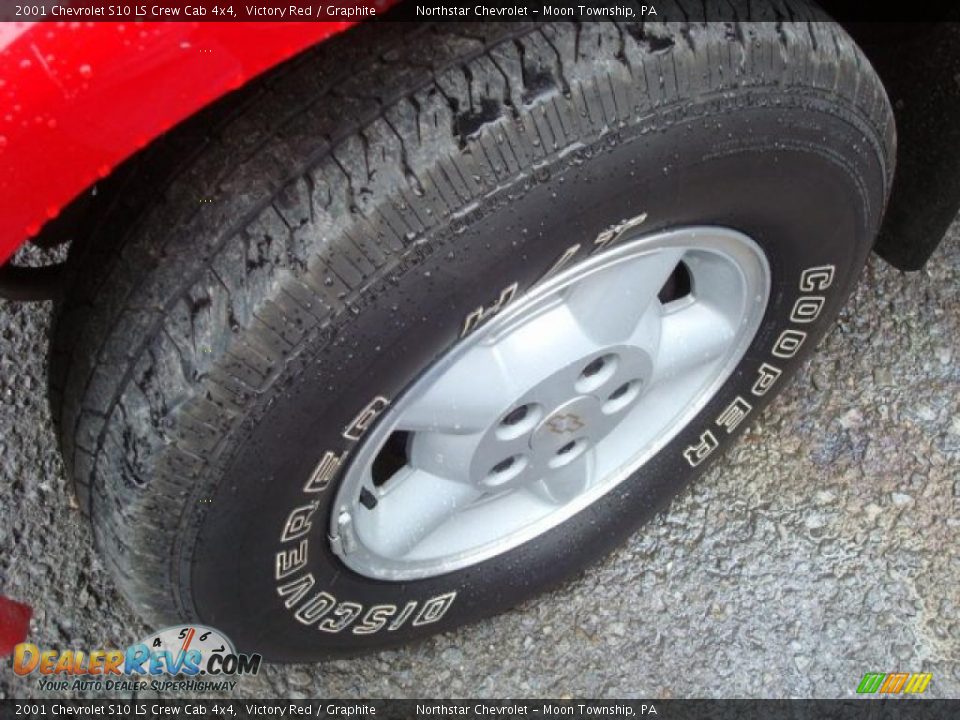 2001 Chevrolet S10 LS Crew Cab 4x4 Victory Red / Graphite Photo #12