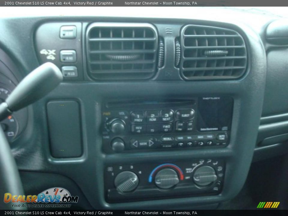 2001 Chevrolet S10 LS Crew Cab 4x4 Victory Red / Graphite Photo #13
