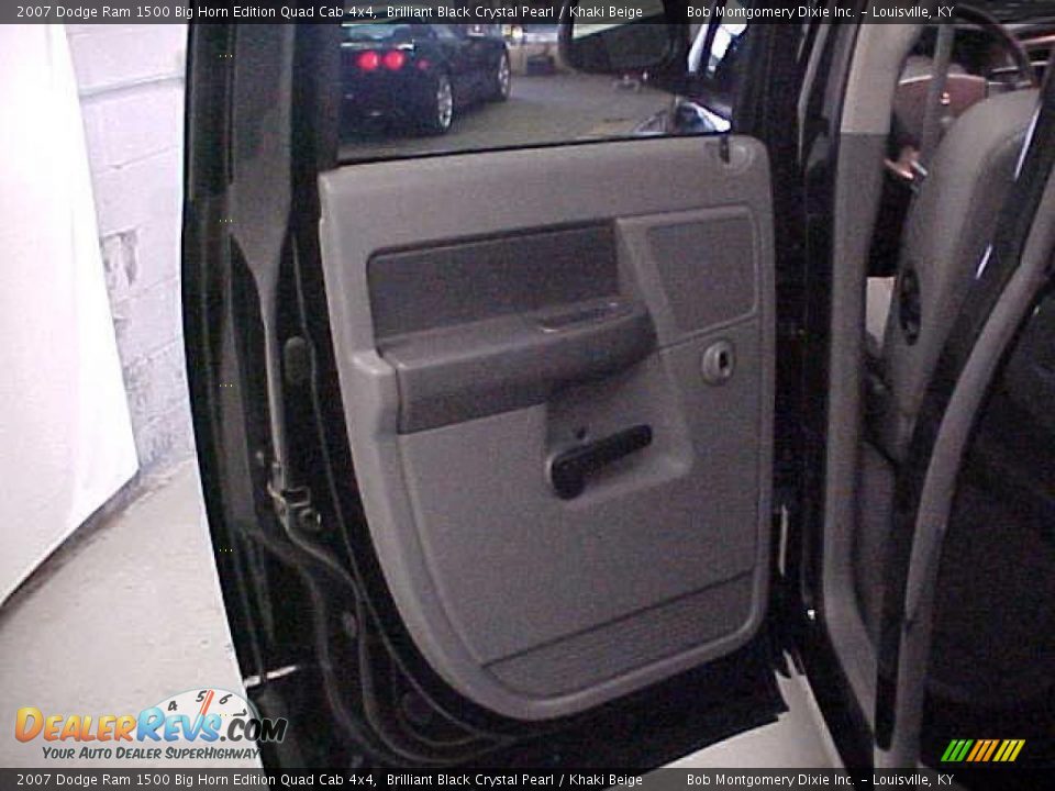 2007 Dodge Ram 1500 Big Horn Edition Quad Cab 4x4 Brilliant Black Crystal Pearl / Khaki Beige Photo #17