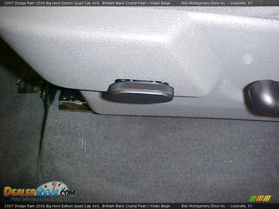 2007 Dodge Ram 1500 Big Horn Edition Quad Cab 4x4 Brilliant Black Crystal Pearl / Khaki Beige Photo #21