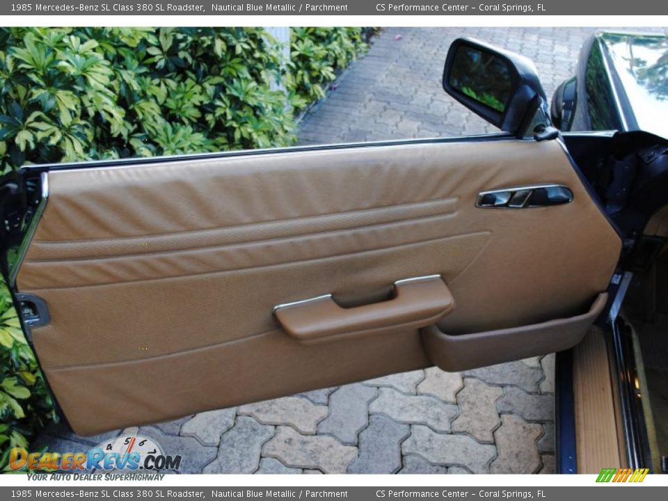 1985 Mercedes-Benz SL Class 380 SL Roadster Nautical Blue Metallic / Parchment Photo #31
