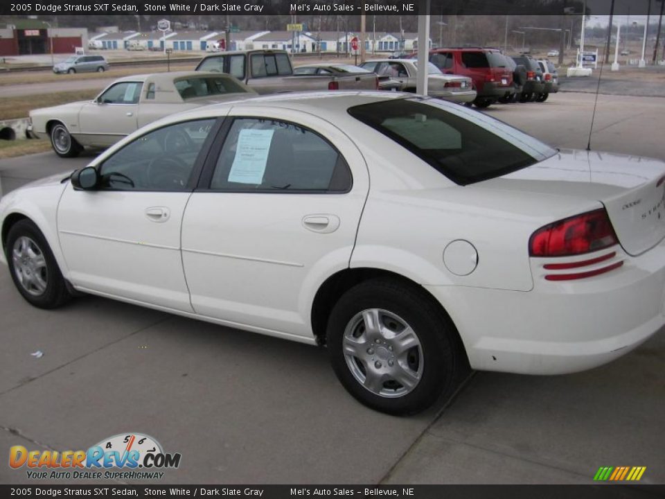 2005 Dodge Stratus SXT Sedan Stone White / Dark Slate Gray Photo #2