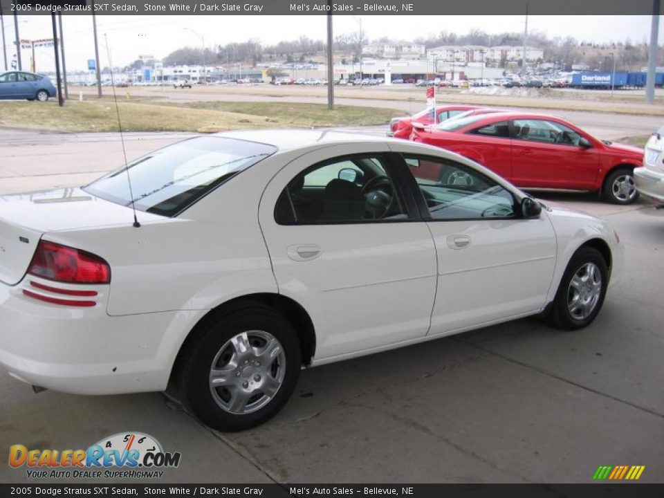 2005 Dodge Stratus SXT Sedan Stone White / Dark Slate Gray Photo #4