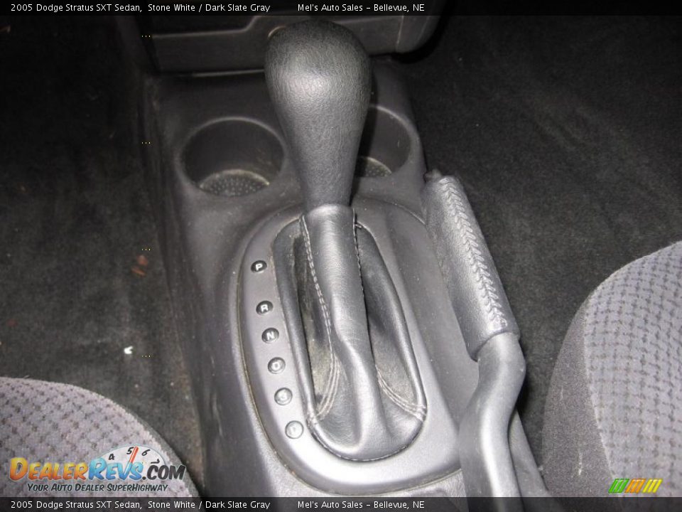 2005 Dodge Stratus SXT Sedan Stone White / Dark Slate Gray Photo #8