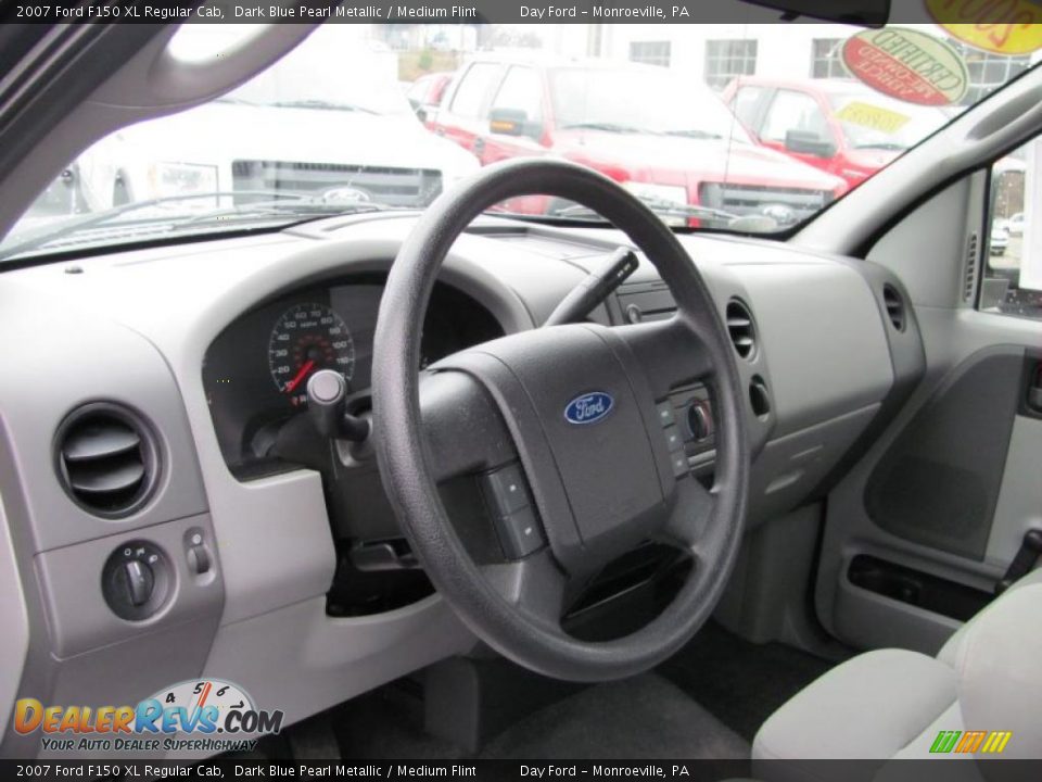 2007 Ford F150 XL Regular Cab Dark Blue Pearl Metallic / Medium Flint Photo #10