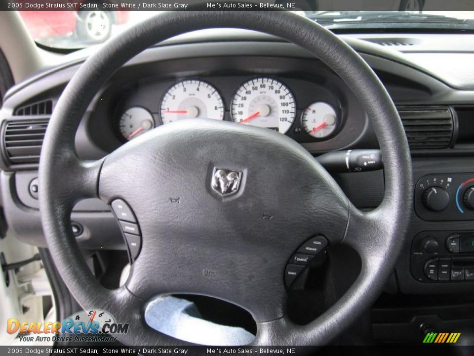 2005 Dodge Stratus SXT Sedan Stone White / Dark Slate Gray Photo #9
