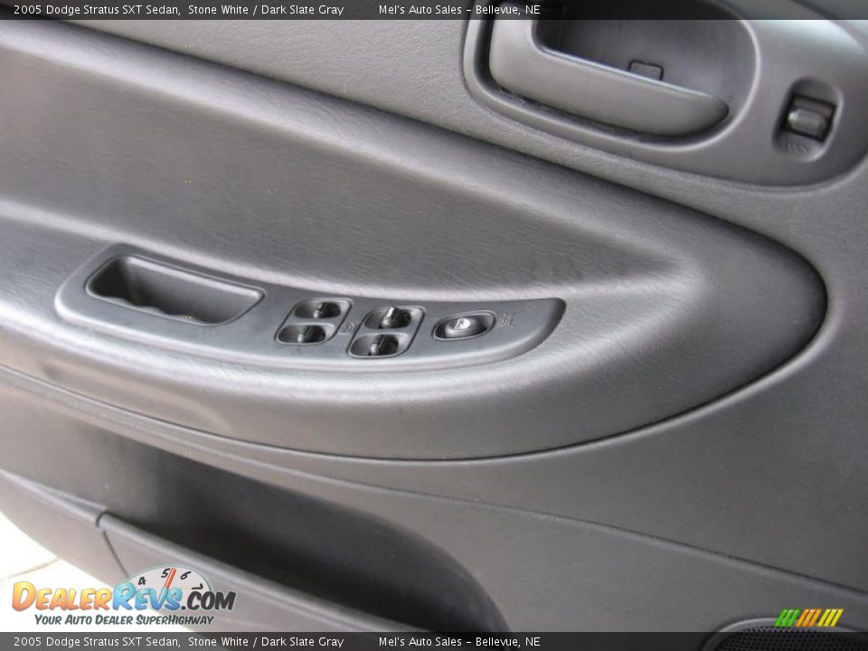2005 Dodge Stratus SXT Sedan Stone White / Dark Slate Gray Photo #10