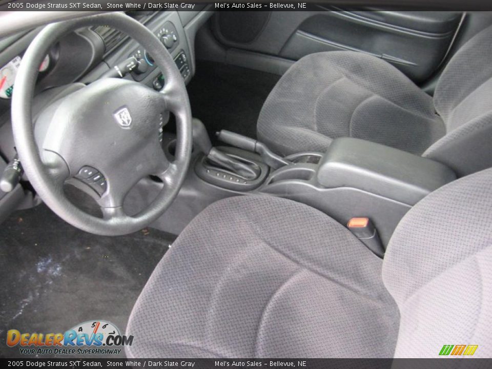 2005 Dodge Stratus SXT Sedan Stone White / Dark Slate Gray Photo #11
