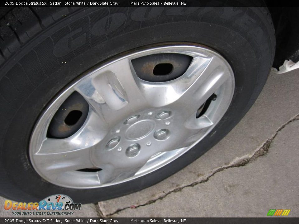 2005 Dodge Stratus SXT Sedan Stone White / Dark Slate Gray Photo #13