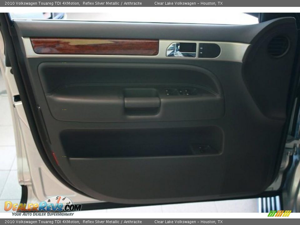 2010 Volkswagen Touareg TDI 4XMotion Reflex Silver Metallic / Anthracite Photo #12