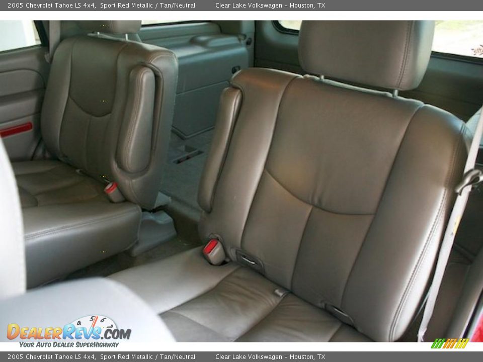 2005 Chevrolet Tahoe LS 4x4 Sport Red Metallic / Tan/Neutral Photo #23