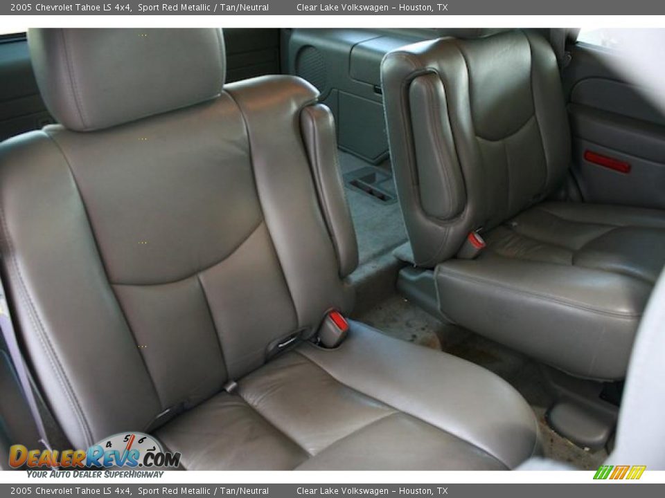 2005 Chevrolet Tahoe LS 4x4 Sport Red Metallic / Tan/Neutral Photo #29