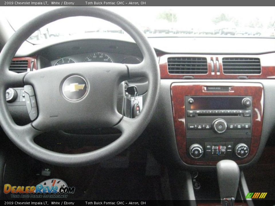 2009 Chevrolet Impala LT White / Ebony Photo #9